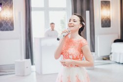 Katja Sing - Hochzeitsmoderatorin, Tamada, DJ, Sängerin in Aachen